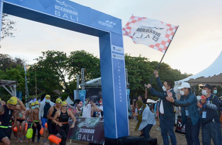 Sukses, Bank Mandiri dan AXA Mandiri Gelar OCEANMAN BALI 2021