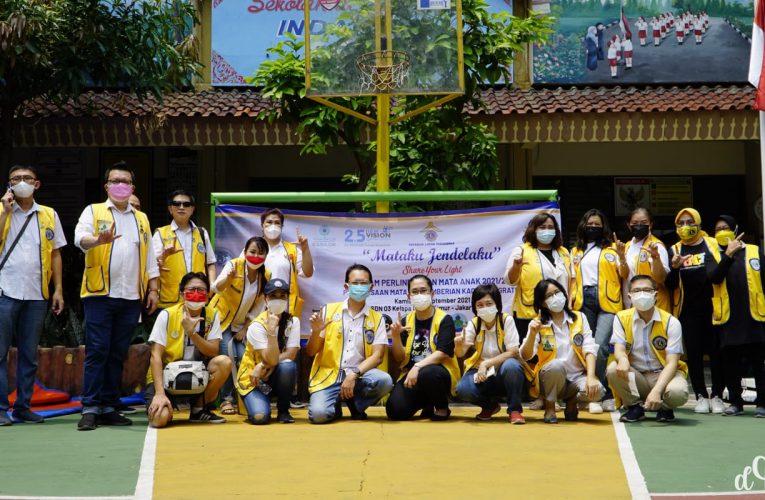Laksanakan Program Mataku Jendelaku, Lion Club Periksa Mata Anak SDN 03 Kelapa Gading Timur