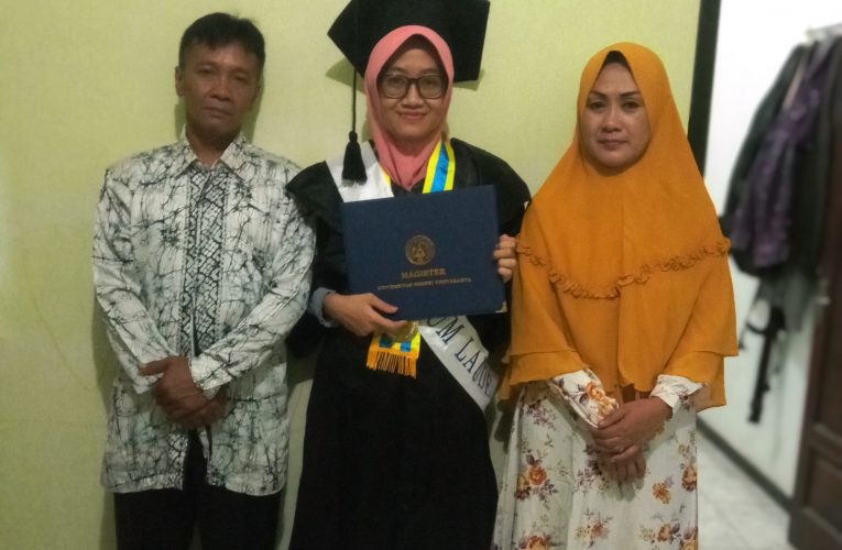Wisuda UNY, Dita Ardwiyanti Lulus Sempurna dengan IPK 4,00