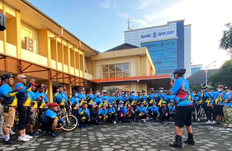 Acara Gowes Para Rektor Jadi Ajang Syawalan dan Reuni Akbar