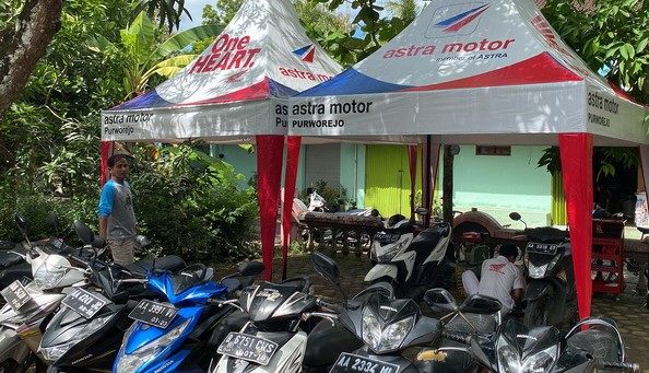 Bantu Warga Terdampak Banjir Purworejo dengan Servis Sepeda Motor Gratis