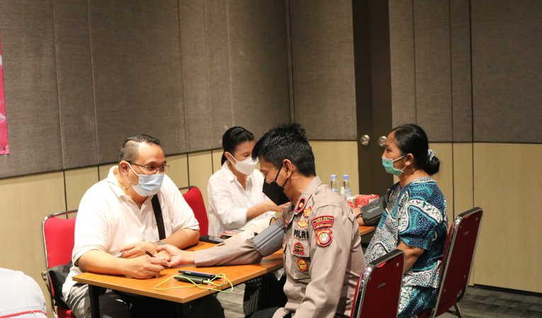 Lippo Cikarang Bareng Polsek Cikarang Selatan Gencarkan Booster Covid-19