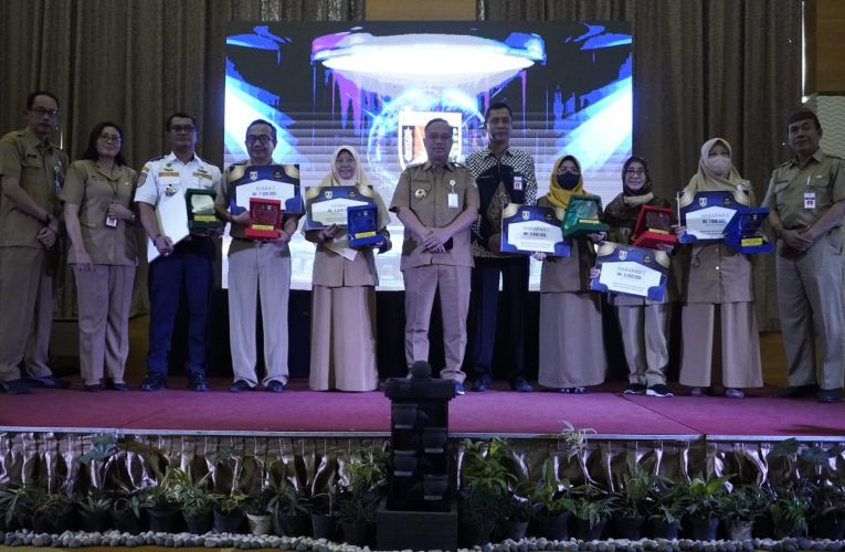 Pemkot Beri Penghargaan OPD/BUMD Inovatif Peraih Magelang Innovation Award 2022