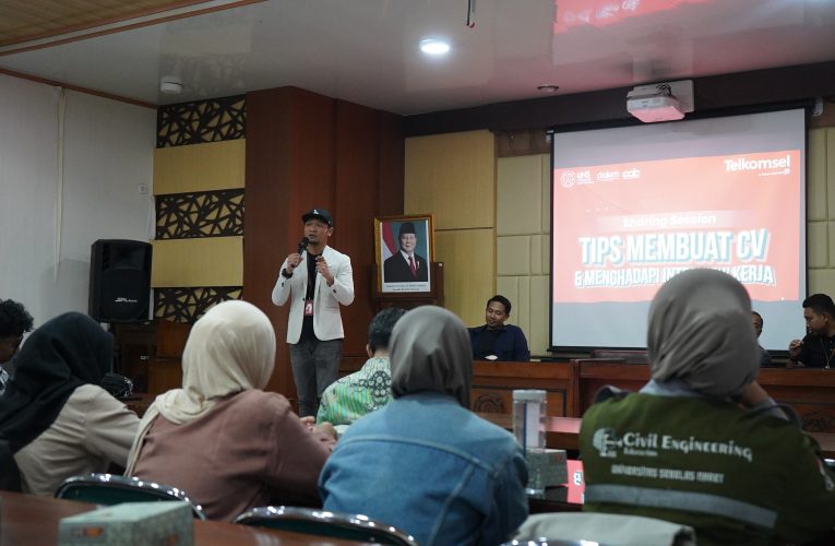 Telkomsel dan UNS Bekali Mahasiswa Hadapi Dunia Kerja Lewat Sharing Session:  Membuat CV Menarik hingga Tips Lolos Interview.