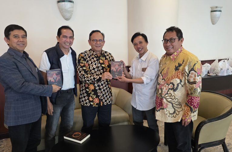 Buku Karya Ketua SMSI DIY Diapresiasi Ketua Dewan Pers