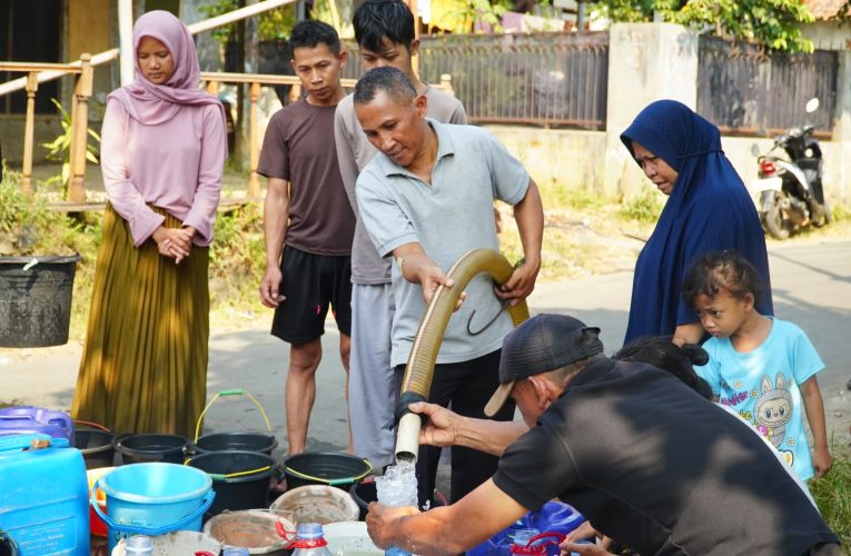 Inisiasi Program El Nino Survival – Gerakan Sedekah Sahabat, BMM Salurkan 14 Ribu Liter Air Bersih di Jawa Barat